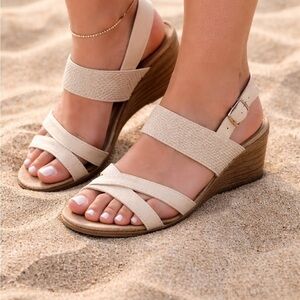 WOMEN’S SOFFT HEELED LEATHER VELORA SNAKESKIN-LOOK STRAPPY SANDALS SIZE 9.5